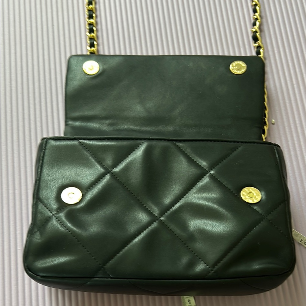 Forever 21 quilted  black and gold purse - Picture 11 of 14